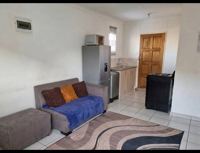 2 BEDROOM HOUSE FOR SALE IN STRETFORD